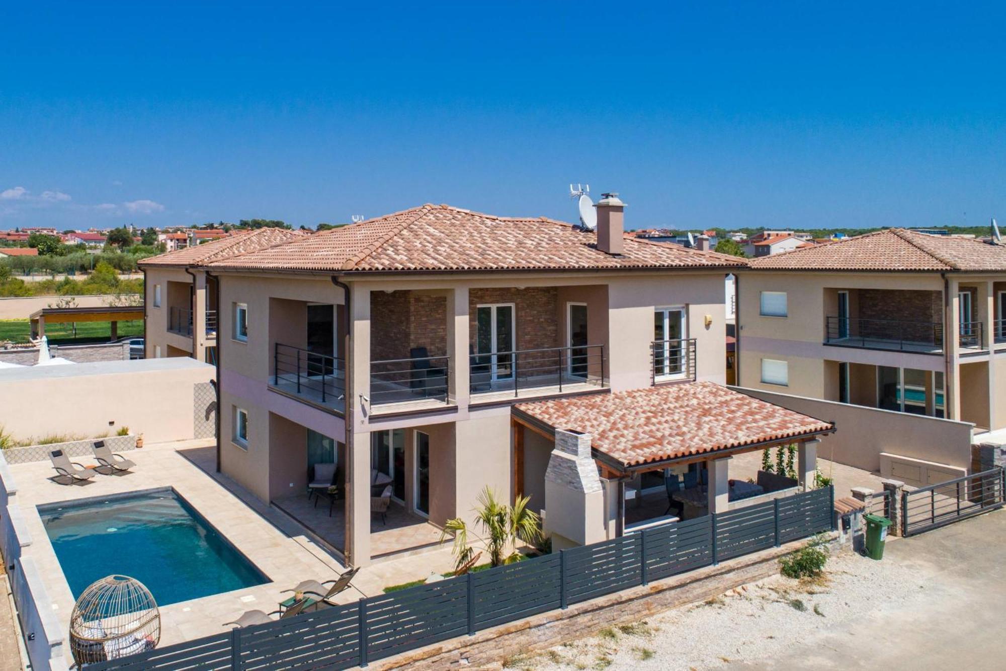 Villa Brionika Mit Pool วอดิยัน ภายนอก รูปภาพ