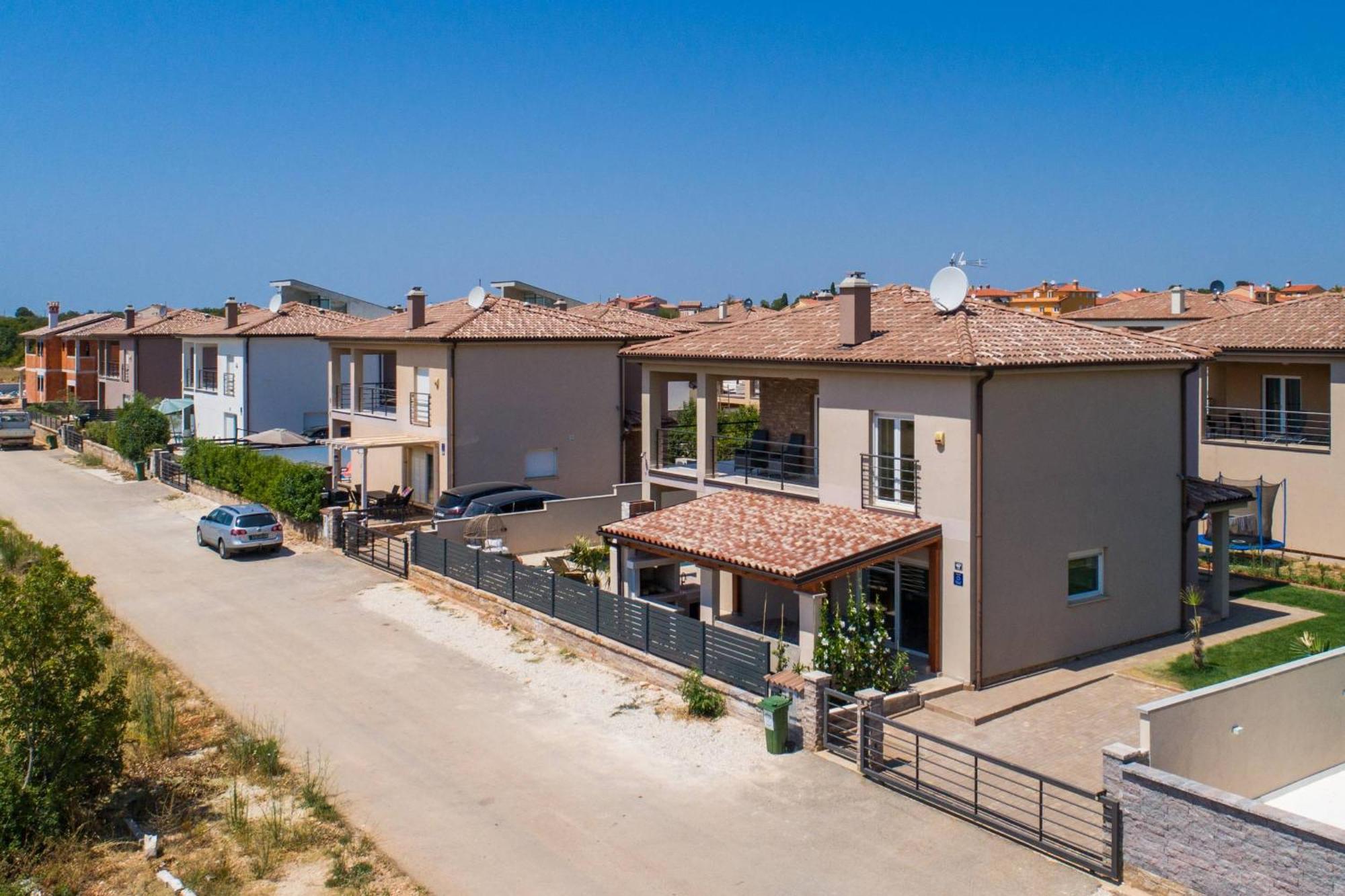 Villa Brionika Mit Pool วอดิยัน ภายนอก รูปภาพ
