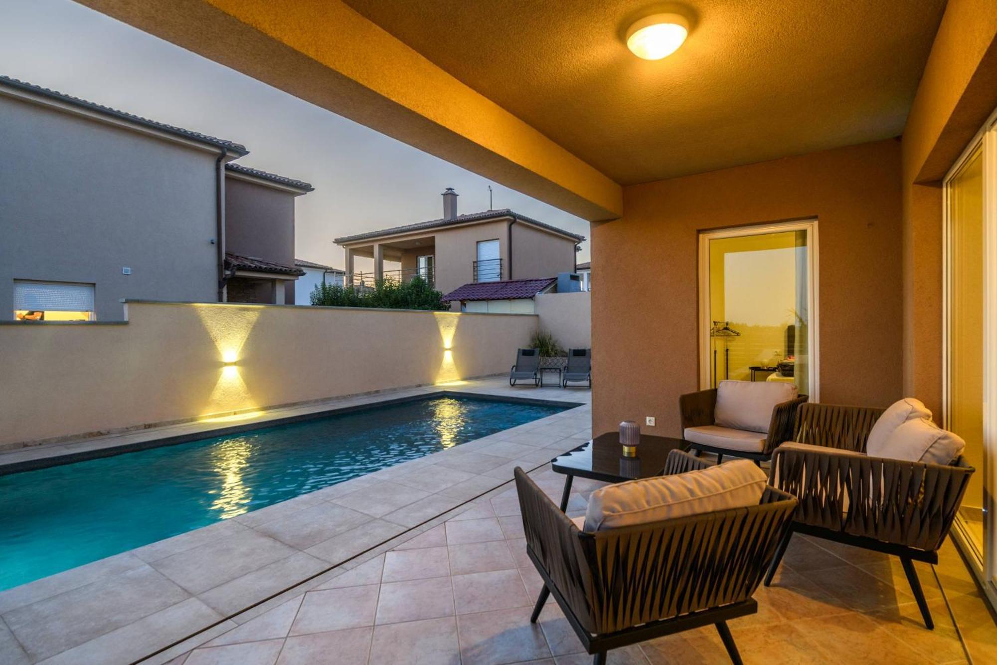 Villa Brionika Mit Pool วอดิยัน ภายนอก รูปภาพ