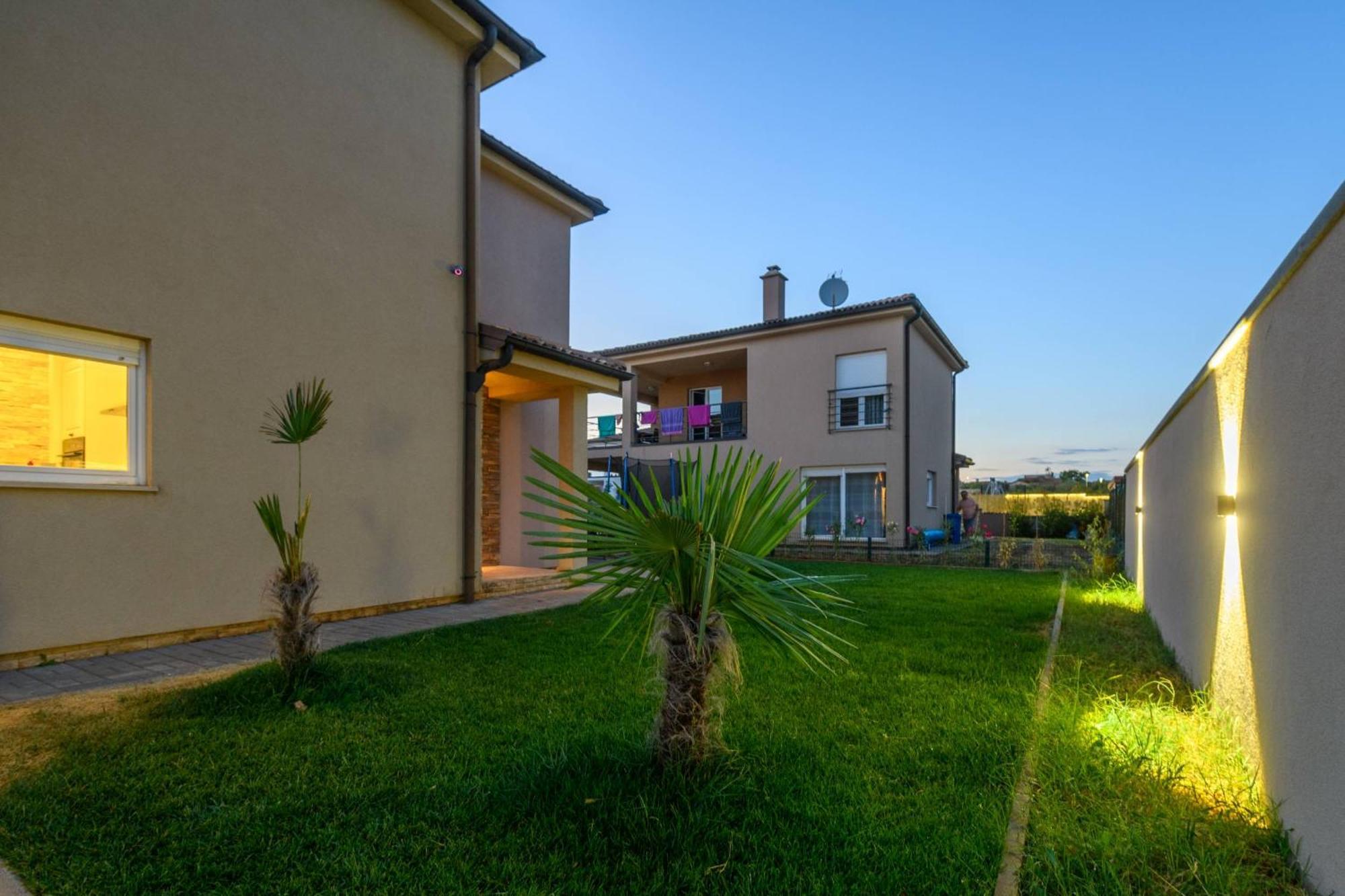 Villa Brionika Mit Pool วอดิยัน ภายนอก รูปภาพ