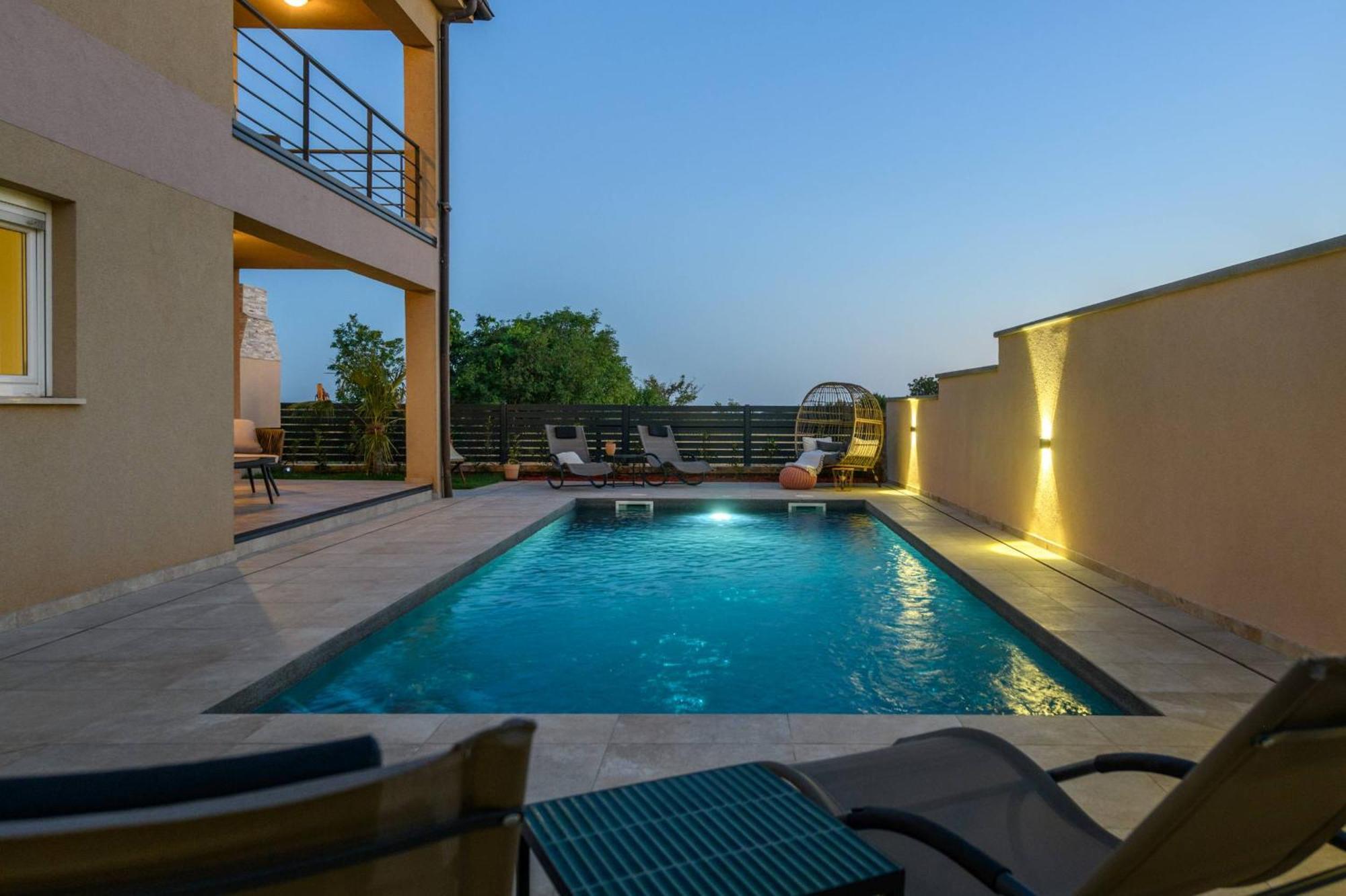 Villa Brionika Mit Pool วอดิยัน ภายนอก รูปภาพ
