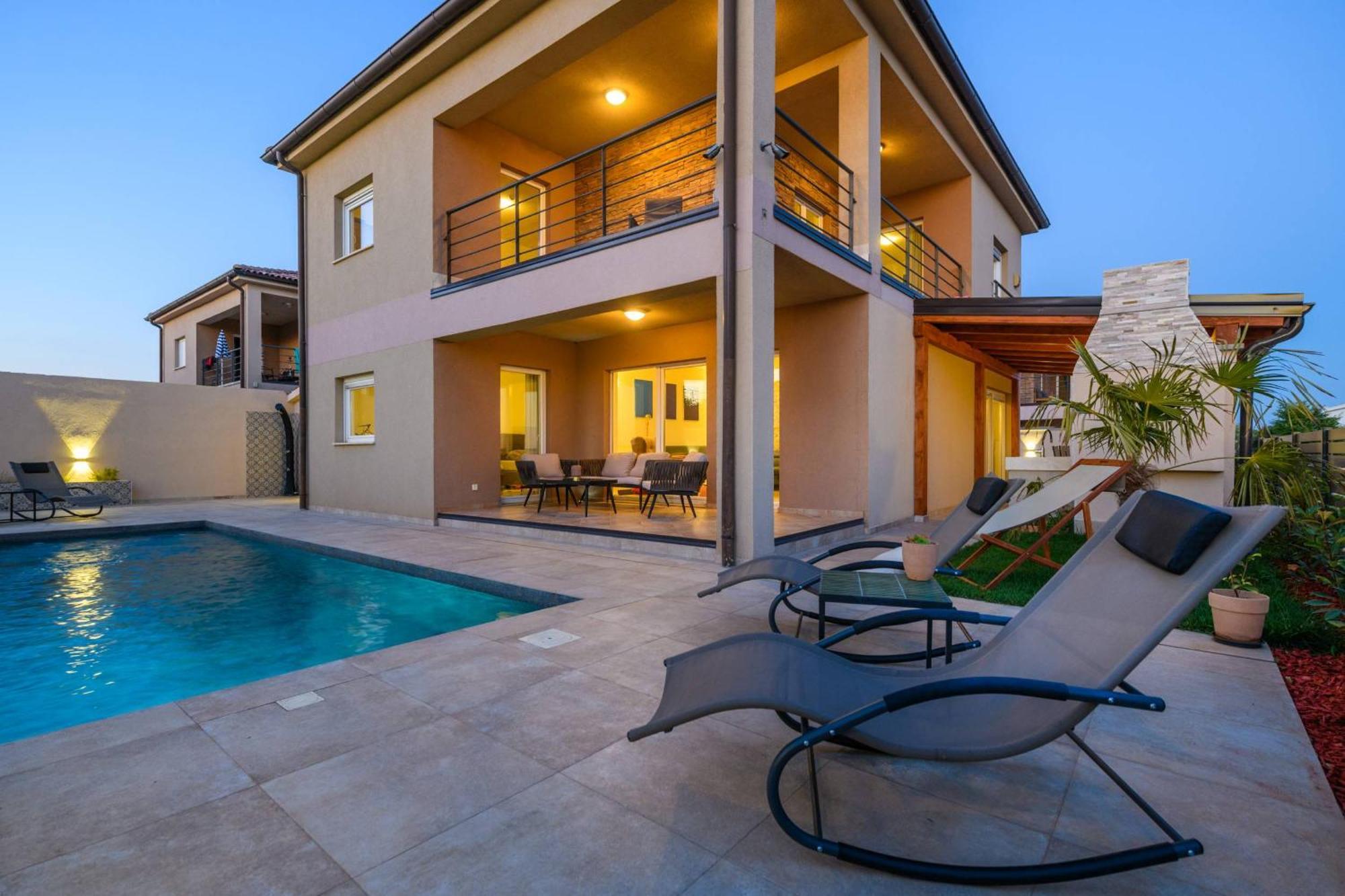 Villa Brionika Mit Pool วอดิยัน ภายนอก รูปภาพ